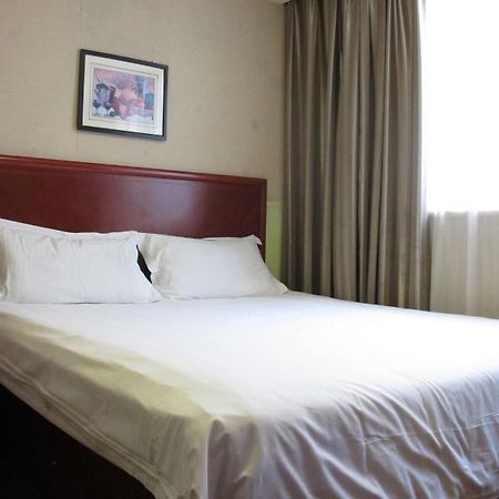Greentree Alliance Jiangxi Nanchang Honggutan Middle Fenghuang Avenue Hotel Екстер'єр фото